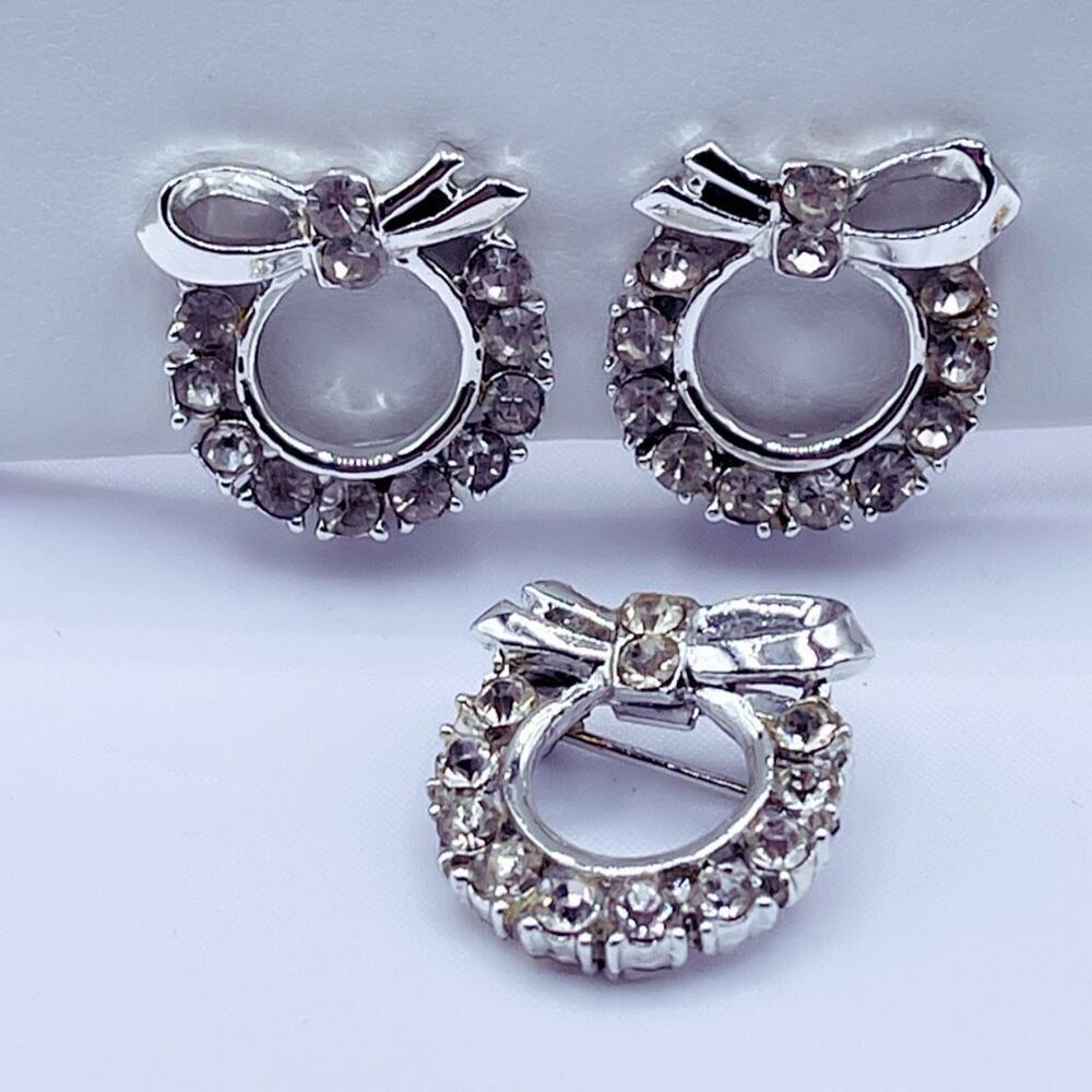 Holiday Wreath vintage clip earrings and matching brooch